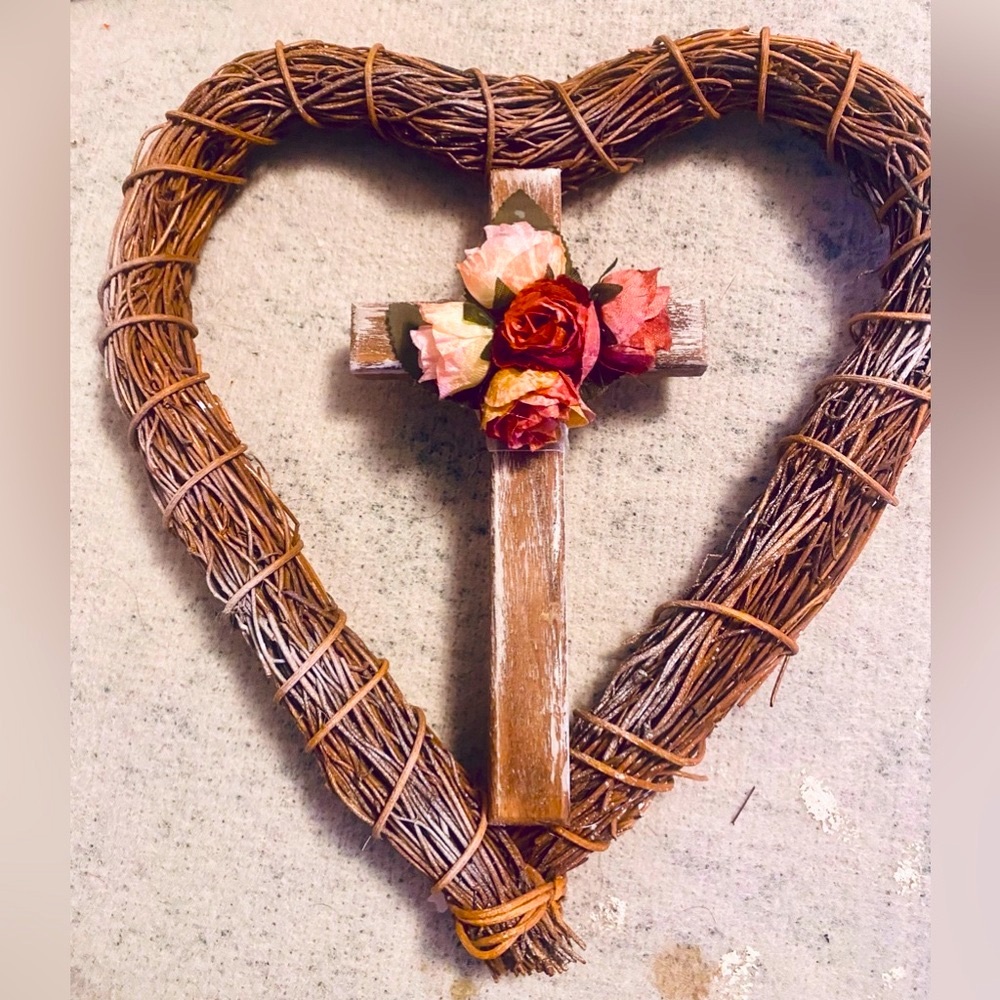 - Cross in Heart wreath 11”x11”🎁